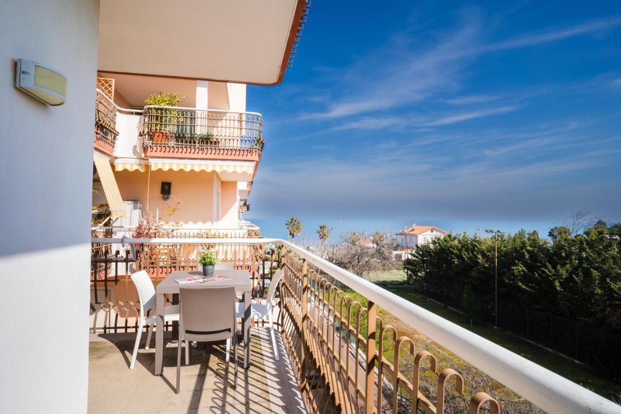 Апартаменты Dimora Montereale Near The Sea Трани Экстерьер фото